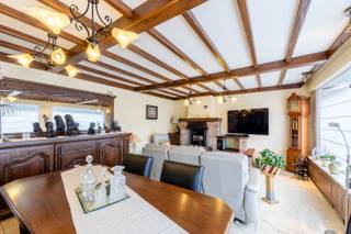 Bent u op zoek naar een unieke eigendom waar wonen én werken hand in hand gaan? Dan is deze halfopen woning met ruime loods precies wat u...