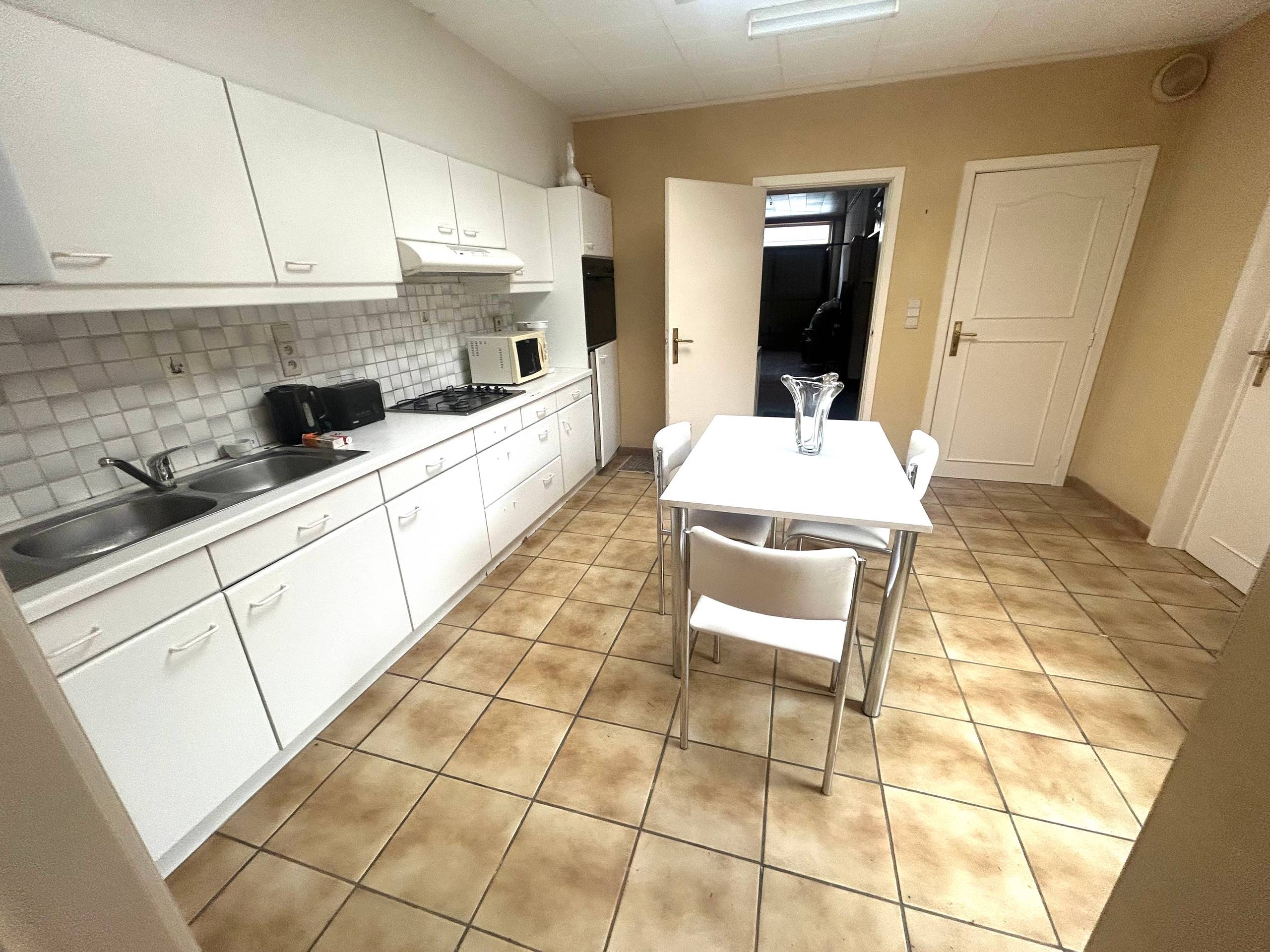 Ruime woning met garage en 4 slaapkamers. - foto 4