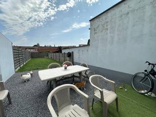 INSTAPKLARE WONING MET 3 SLAAPKAMERS EN ZUIDGERICHTE TUIN – WERVIKOp zoek naar een instapklare woning met een vlotte ligging en zonnige tuin?Deze...