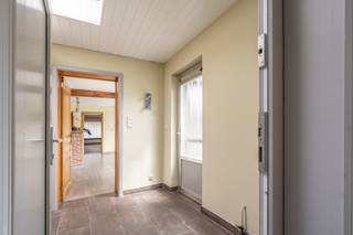 Deze woning, vermoedelijk gebouwd rond 1953, verkeert in een goede staat van onderhoud en heeft door de jaren heen diverse uitbreidingen...