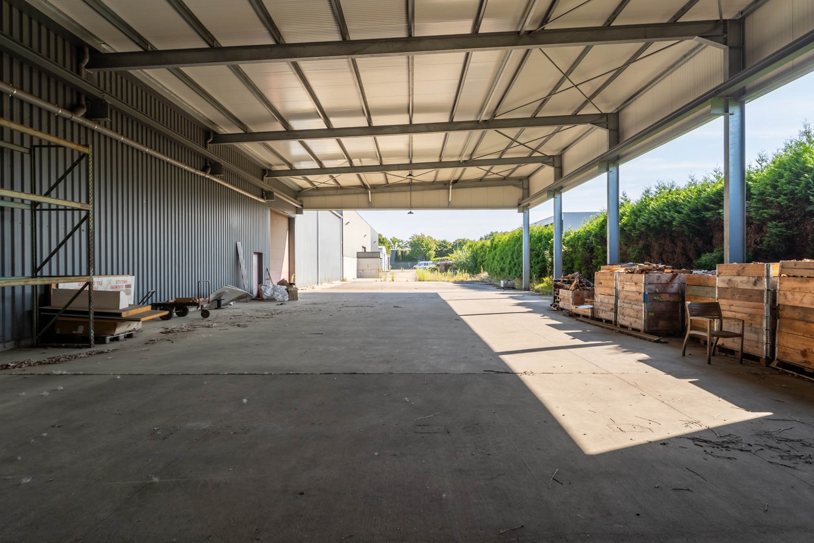 Bedrijfsgebouw met woonst te huur - foto 4