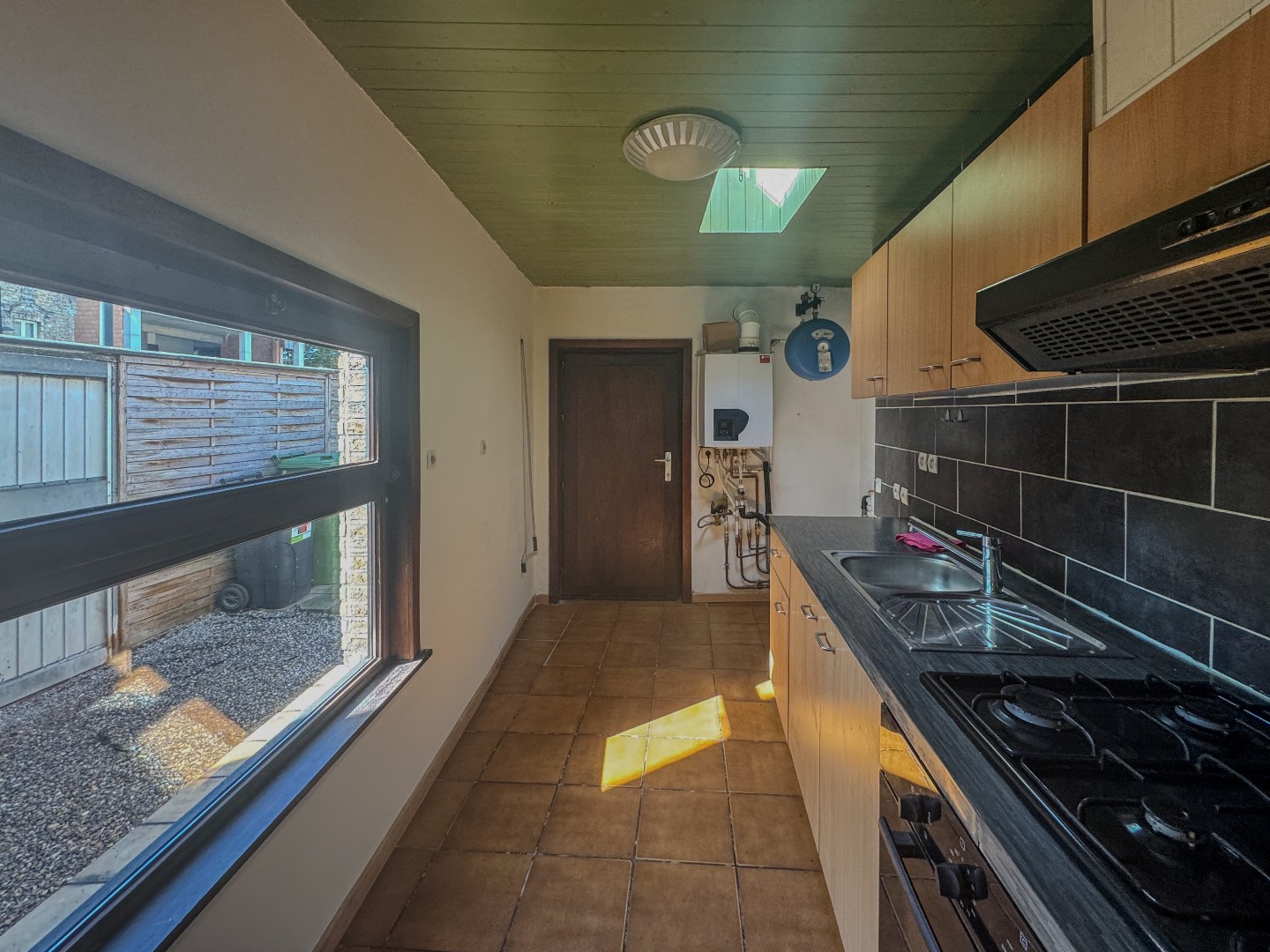 Hoekwoning met 2 slaapkamers en koertje. - foto 3