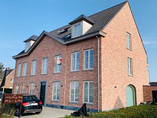 In deze Residentie Arthur, een kleinschalig appartementsgebouw, vinden we dit volledig instapklare (geschilderd en voorzien van...