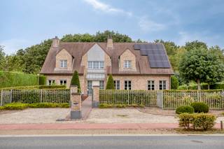 Een veelzijdige woning met ruimte, comfort, energiezuinigheid en een prachtige tuin.Deze charmante villa combineert functionaliteit met gezelligheid...