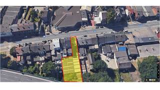 Charleroi - Trevi La Propriété vous présente ce hangar de 550m² d'un seul tenant. L'immeuble qui servait d'accès au hangar a subi un sinistre mais l'accès reste libre. Ceci est sans doute une bonne occasion pour redessiner la devanture et rebâtir quelque chose de très fonctionnel.idéalement situé, près des accès de circulation rapide. Prix souhaité 295.000