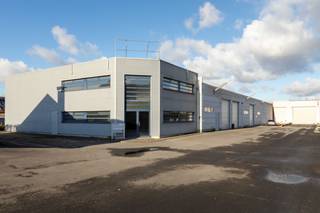 Unieke opportuniteit / bedrijfssite waarvan enkele loodsen verhuurd / andere verhuurklaar LOODSEN +/- 2674m2  + KANTOORRUIMTE +/- 354 m2- Diversiteit...