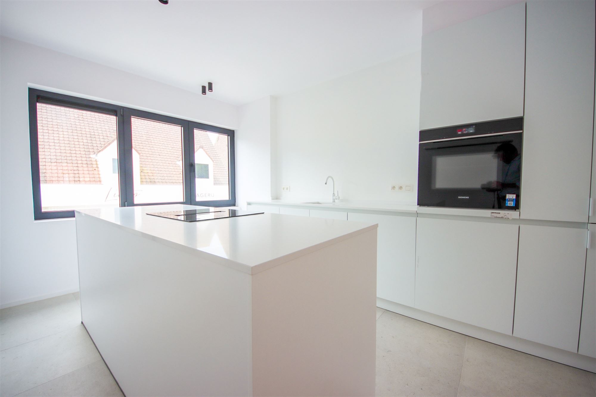 Volledig en centraal gelegen gerenoveerd appartement - foto 1