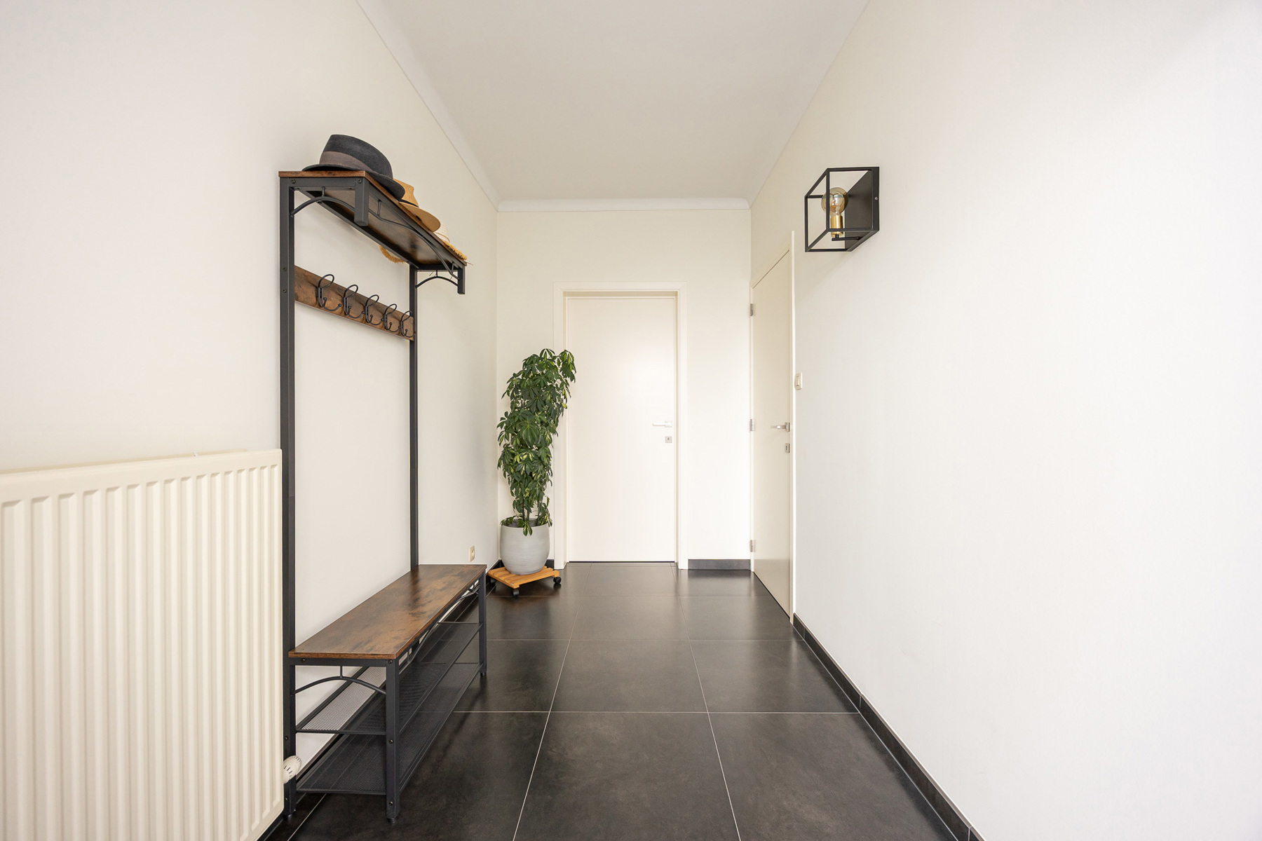 Ruime gezinswoning met 5 slaapkamers op een perceel van 638m². - foto 2