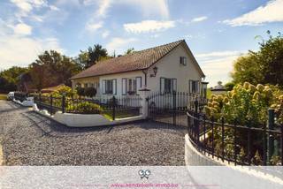 Op zoek naar een plek waar rust, ruimte en natuur samenkomen?Deze charmante vrijstaande woning uit 1988 ligt in een landelijke omgeving aan een...