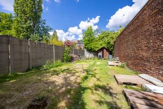 Bent u op zoek naar een gelijkvloers appartement met 1 slaapkamer en ruime tuin (120m²)? Of net naar een ideale investering voor verhuur? Dan...