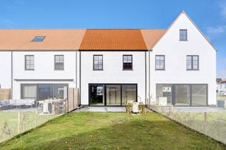 Deze BEN woning is gebouwd met oog voor detail, waarbij telkens een stap verder is gezet dan “de standaard”. Dankzij een E-peil van 25,...