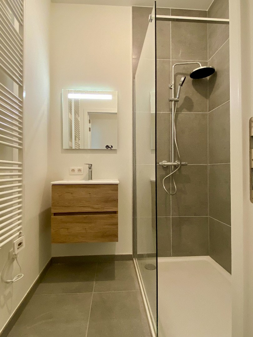 Nieuwbouw appartement in centrum Kortrijk met tuin/terras en 1 slaapkamer - foto 2