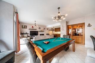 We Invest is pleased to present this superb opportunity. This recent construction (building yr 2006) is ideally located, within immediate proximity...