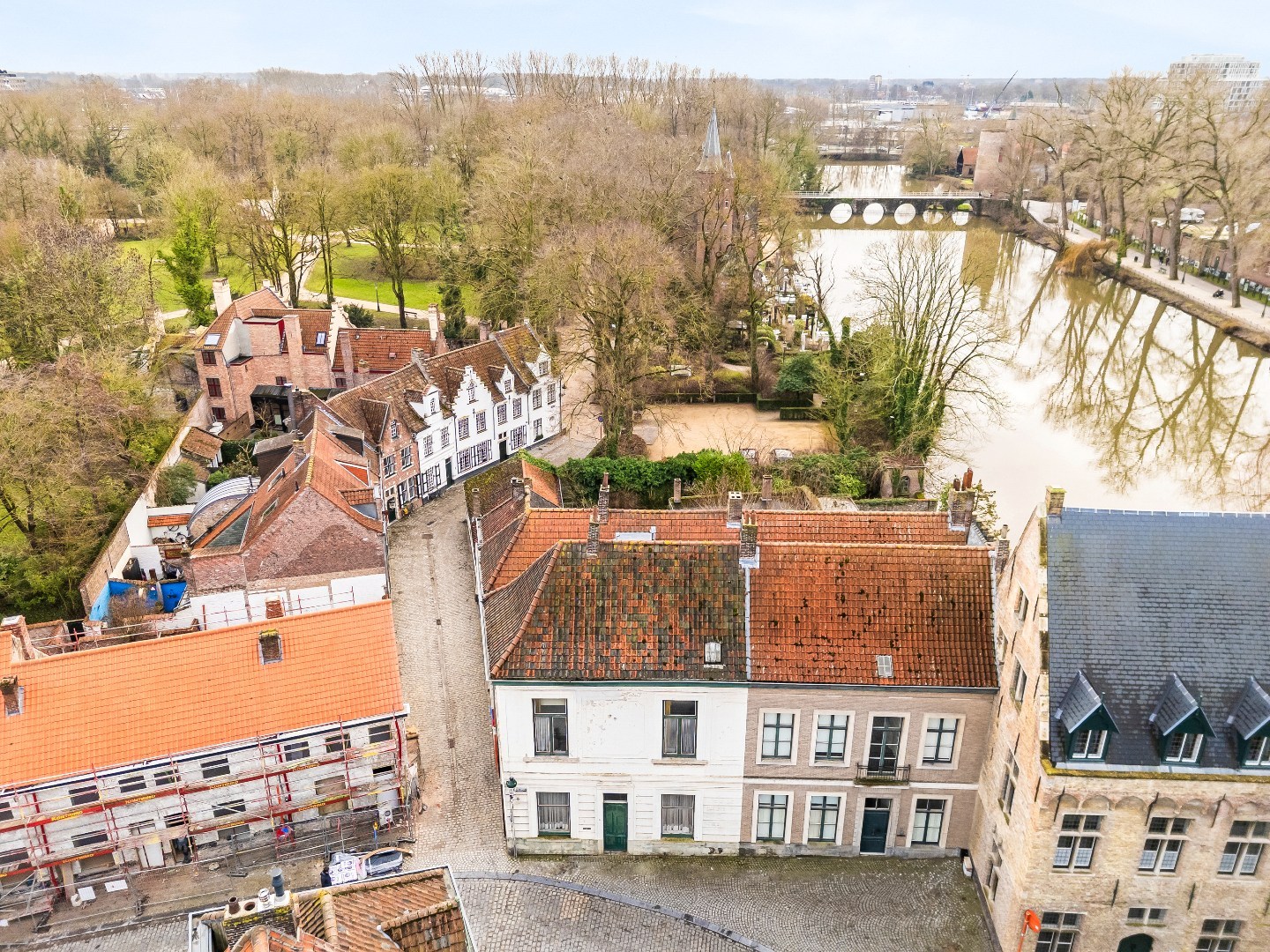 Unieke en idyllische hoekwoning nabij Minnewaterpark en historisch Brugge - foto 5