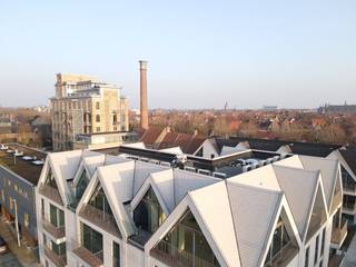 <p>MOGELIJKHEID TOT AANKOOP AAN 6% BTW<br /><br />Het project KAAI 30 is gelegen tussen de Kolenkaai, de Veldmaarschalk Fochstraat en de Leopold II Laan en vormt het sluitstuk van het bestaande bouwblok. Scholen, winkels en openbaar vervoer zijn op wandelafstand. Deze rustige buurt ligt voldoende ver van het toeristische centrum maar geeft directe toegang tot het beste wat Brugge te bieden heeft.<br />- Centrale ligging aan de rand van Brugge met zichten op de Kolenkaai<br />- Meerdere supermarkten in straal van 1 km rond het project<br />- Op wandelafstand van de Grote Markt van Brugge en 't Zand<br />- Loop- en fietsroutes rond Brugge<br />- Fitness en zwembad op minder dan 1 km afstand<br /><br />Appartement B 0.4 - Gelijkvloers appartement met volgende indeling: <br />Inkomhal met gastentoilet, leefruimte met open keuken die rechtstreeks toegang biedt tot het privatief terras, berging, 1 slaapkamer met ensuite badkamer voorzien van inloopdouche en lavabo. <br /><br />Voor verdere informatie of vrijblijvend bezoek contacteer Jana op 0498 10 98 98 of mail naar jana@immax.be.</p>