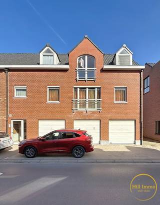 Dit prachtige appartement, gelegen op de markt van Langemark, biedt een ideale combinatie van ruimte en ligging.Inclusief garage!Indeling van het...