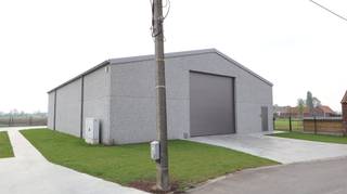 Recente nieuwbouwloods gelegen te Beveren met een oppervlakte van 320 m². De loods is voorzien van een automatische sectionale poort.Er is een...
