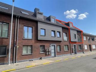 <p><span><span>This recent duplex apartment (built in 2016) with a spacious 20 m² terrace is located in a small-scale, well-maintained residence in a quiet residential neighbourhood close to the centre of Herent. This energy-efficient and move-in-ready apartment offers a generous living area of no less than 137 m². The entrance hall, featuring a separate guest toilet, leads into the spacious living room with a fully fitted open-plan kitchen, together offering 54 m² of living space and direct access to the pleasant 20 m² terrace overlooking the peaceful inner gardens. A fixed staircase leads to the upper floor, comprising three full-sized bedrooms, a technical room and a bathroom fitted with a walk-in shower, a double washbasin vanity unit and a second toilet. The location is a major asset thanks to its excellent connections to Leuven and Brussels, the nearby E314 motorway and N26, as well as shops, schools, public transport and Herent railway station. The common charges amount to a monthly provision of €150. Water, gas and electricity are individually metered and billed separately. A spacious underground cellar and a private garage box are included in the monthly rent of €1.350. For more information or to arrange a viewing, please feel free to contact us at </span></span><span>frederik@immo-time.be</span><span><span>.</span></span></p>