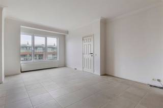 Dit instapklare appartement staat te koop op wandelafstand van het Harmoniepark aan de Grotesteenweg in Berchem. Op slechts enkele minuten vind je...