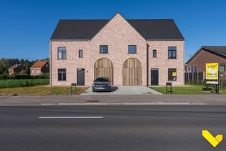 KIJKDAG - Kom zaterdag 25 april vrijblijvend deze woning ontdekken tussen 10u en 12u.Volledig ingerichte nieuwbouw halfopen bebouwing met E-peil...