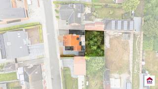 Charmante gezinswoning met tuin in Meulebeke In een rustige en aangename buurt van Meulebeke vindt u deze ruime woning met veel potentieel. Een...