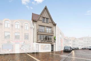 In het hartje van Torhout, pal naast de kerk & op de markt, bieden we u dit prachtig triplex appartement aan. Deze ruime eigendom beschikt over 3...