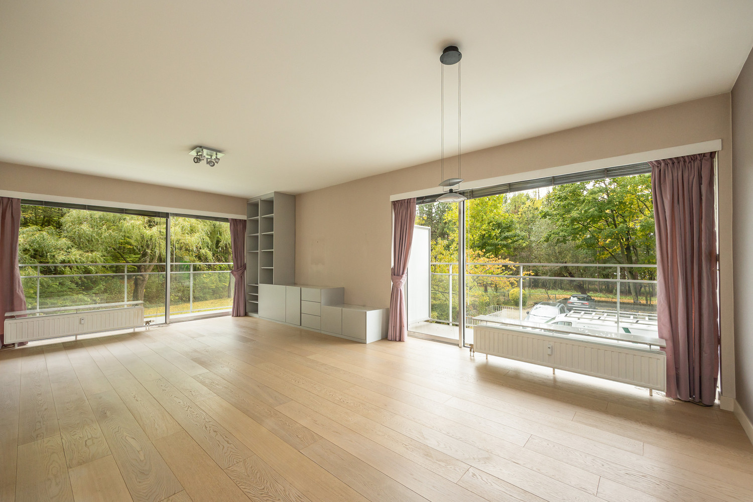 Energiezuinig (EPC B) hoekappartement met uitzonderlijke lichtinval en riant terras te Berchem - foto 1