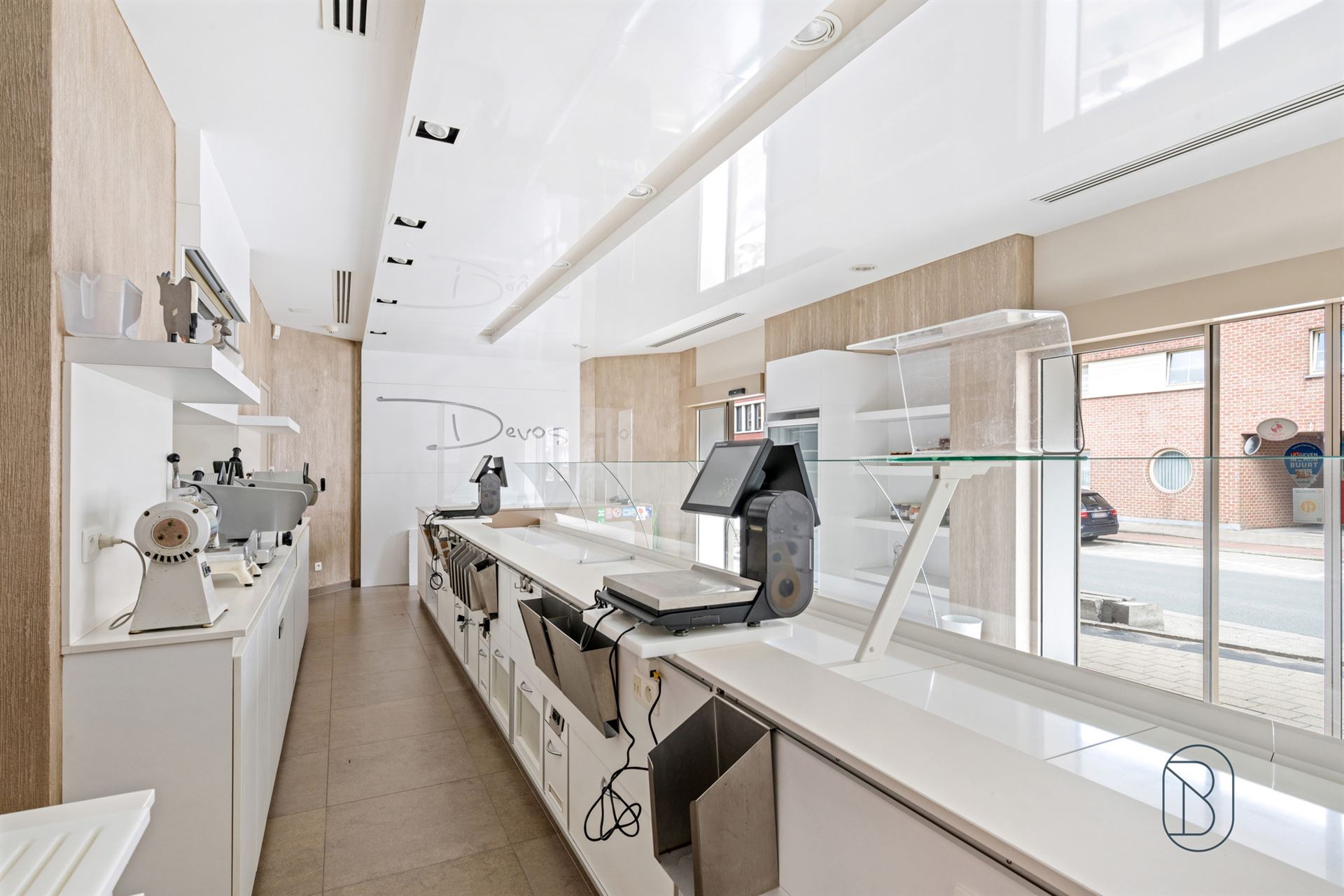 Unieke combinatie van wonen en werken in Sint-Eloois-Vijve! - foto 4