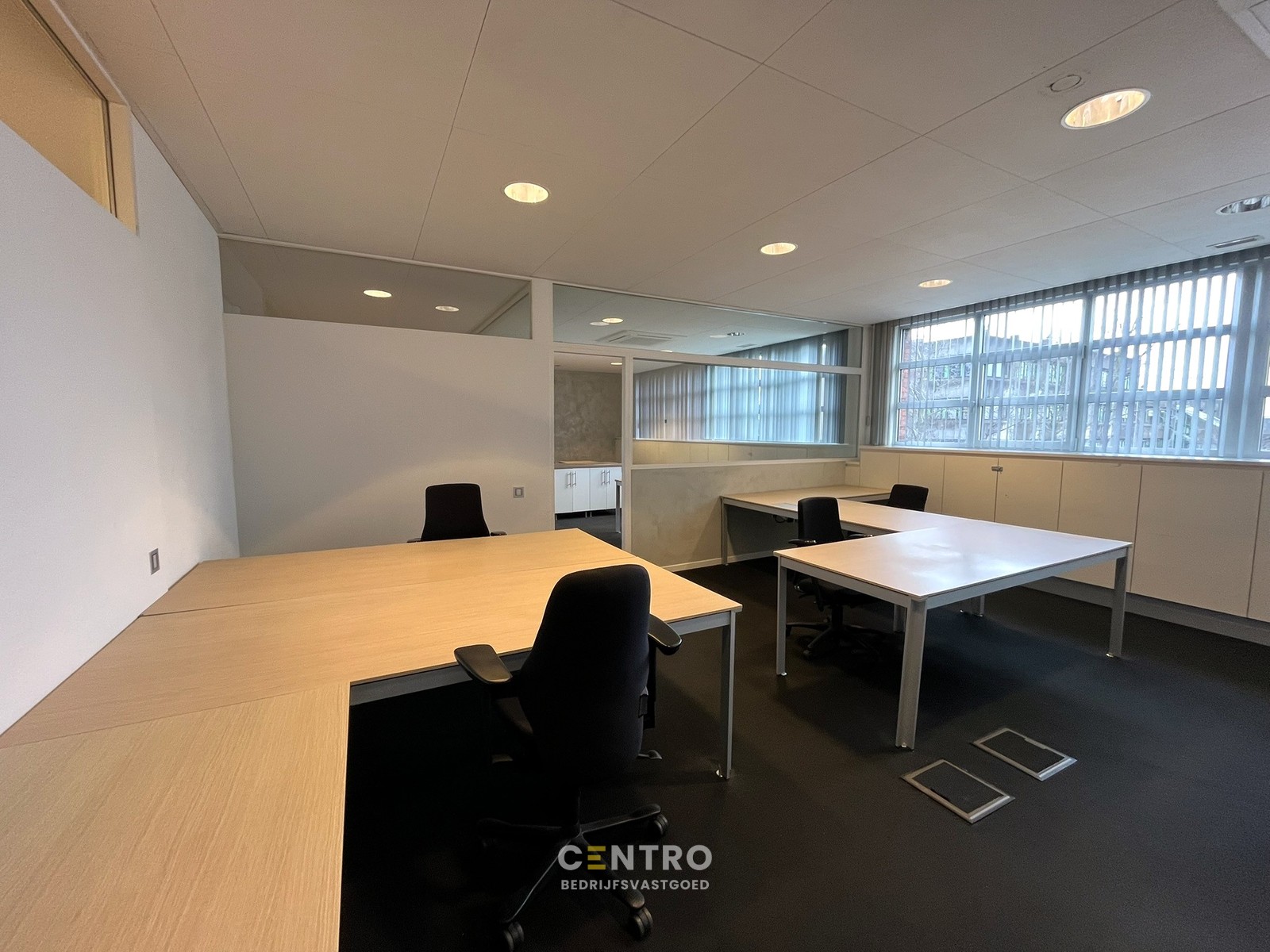 Instapklare gemeubelde KANTOORRUIMTE (±80m²) inclusief 2 private parkeerplaatsen op Industriezone "Herdersbrug" te Brugge - foto 5
