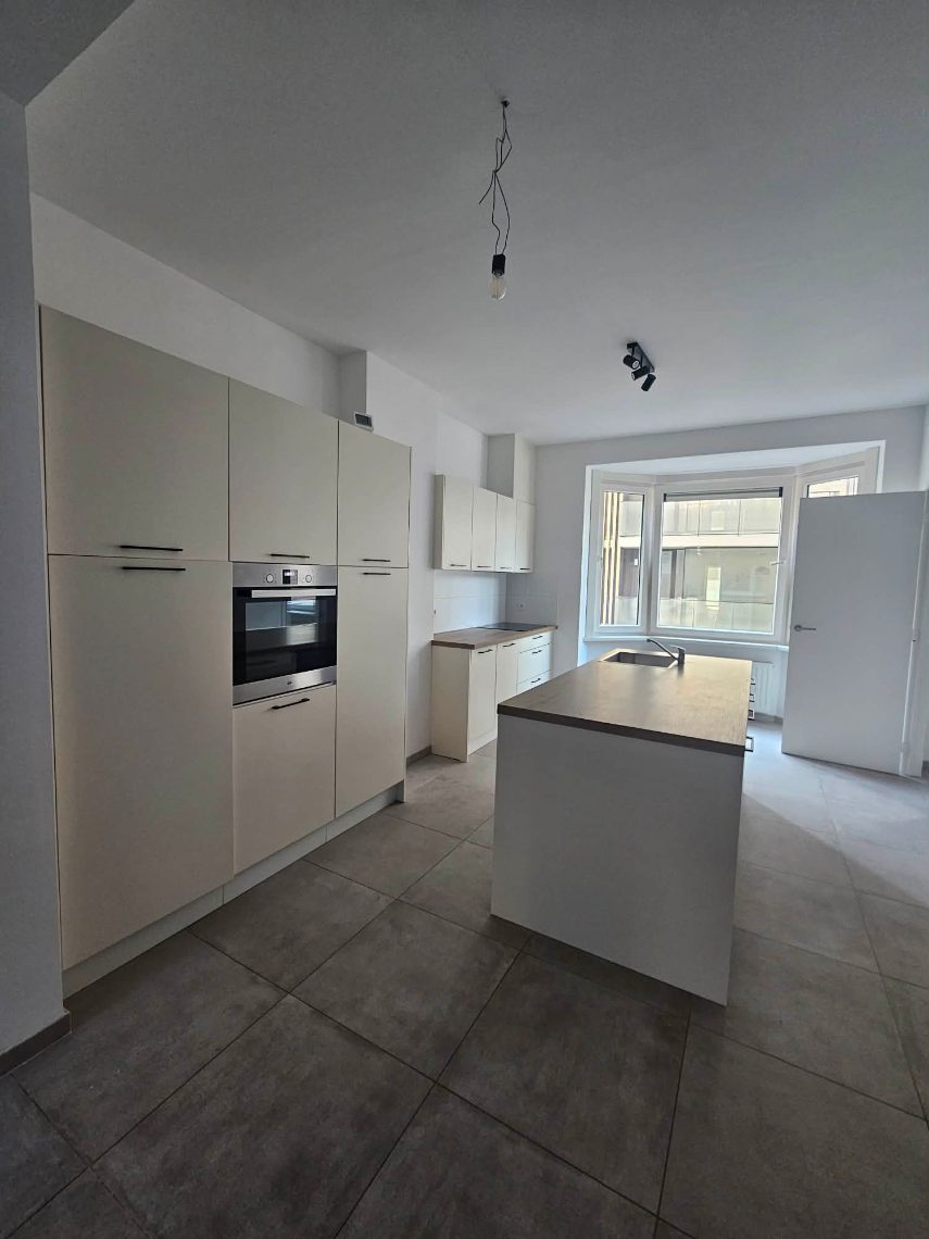 Appartement te koop in Oostende met 3 slaapkamers - foto 1