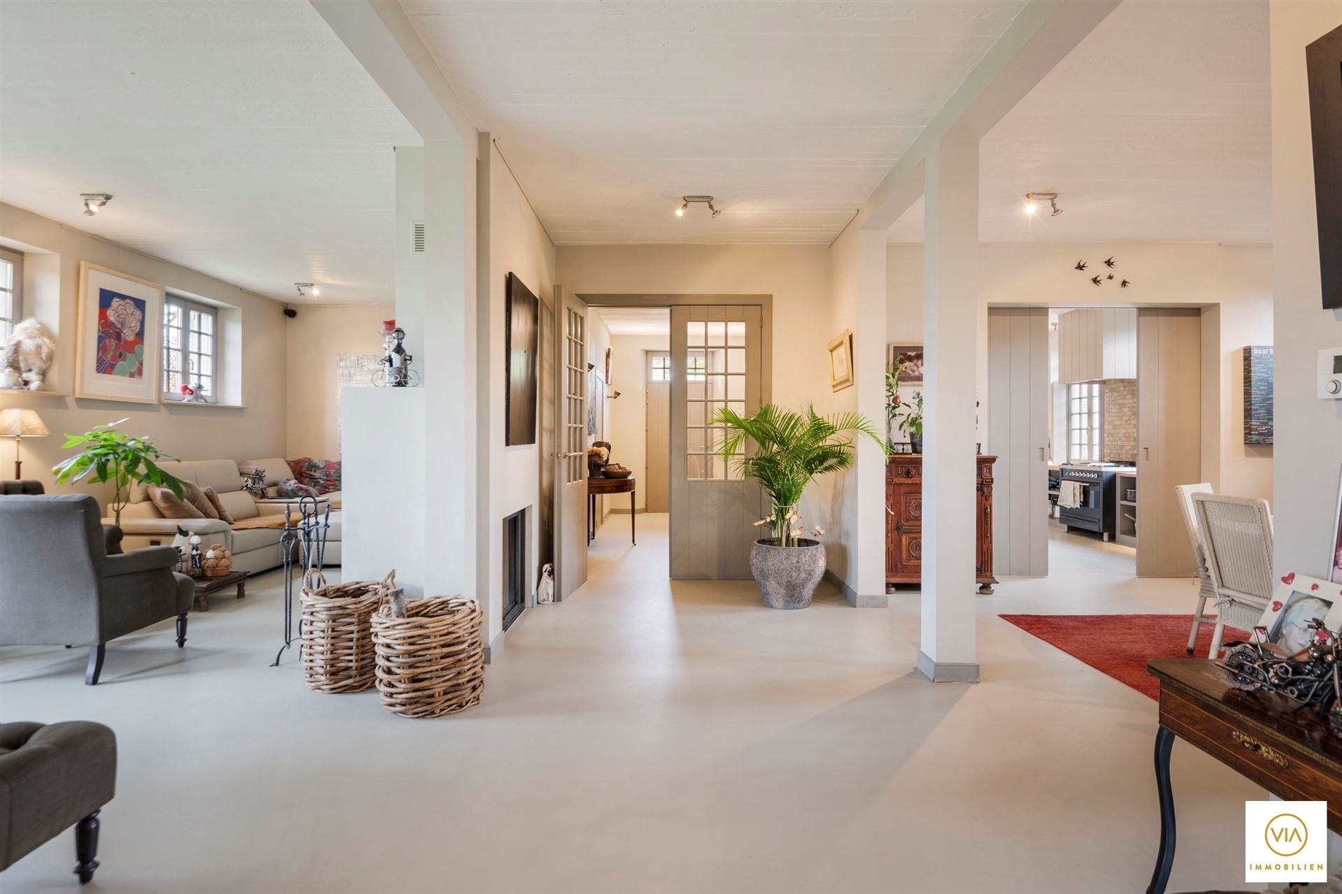 villa met burelen en opslagruimte-vernieuwde staat - foto 5