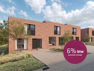 In  Grimbergen (Diepekanten) wordt op lot 1 een energiezuinige halfopen moderne woning gebouwd op een grondopp. van 373 m² en met een totale bewoonbare oppervlakte van 147 m² op de 1<sup>e</sup> en 2<sup>e</sup> verdieping.<br /><br /><strong>Op het gelijkvloers </strong>is er een inkom, wc, lichtrijke ruime leefruimte, wasplaats met aansluiting voor wasmachine en droogkast, open, ingerichte keuken met zicht op de tuin.<br /><strong>Op de eerste verdieping</strong> zijn er<strong> </strong>3 ruime slaapkamers, aparte wc, badkamer ingericht met ligbad, inloopdouche en badkamermeubel met dubbele lavabo, technische berging.<br /><br />Dit kleinschalig project is gelegen in een rustige, groene omgeving maar toch zeer centraal.<br />Deze woningen zijn future proof en worden afgewerkt aangeboden : met een ingerichte keuken (incl. oven, vaatwasmachine, keramische kookplaat, dampkap en koelkast), badkamer (met douche, ligbad en dubbel lavabomeubel), 2 toiletten en vloeren.<br />De meest energiezuinige technieken worden gebruikt waardoor er zelfs een negatief Epeil is!<br />Vloerverwarming standaard voorzien op het gelijkvloers en de eerste verdieping, ventilatiesysteem D,  zonnepanelen, warmtepomp. <br /><br />Bij interesse bel jouw bouwadviseur Patrick voor een afspraak op 0476 83 86 64 of mail naar patrick.dewinter@durabrik.be<br /><br />* beelden zijn indicatief<br /> 