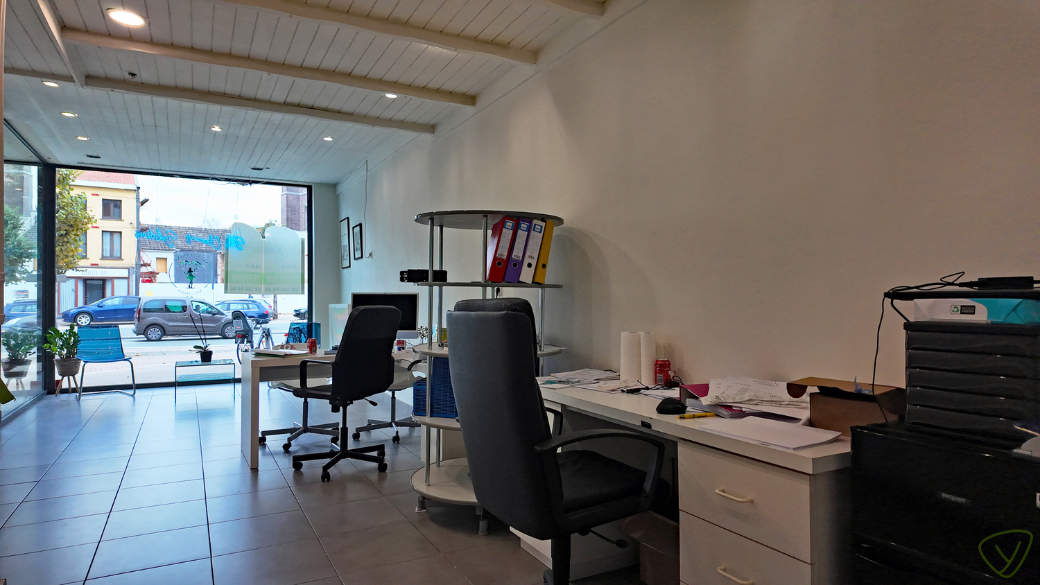 Ruime handelsruimte gelegen op de Markt van Eeklo! - foto 5