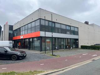 - openspace 280m² <br />- over Kinepolis in de Haven van Antwerpen.<br />- parkeerplaatsen (bij te huren)<br /><br />Per direct beschikbaar