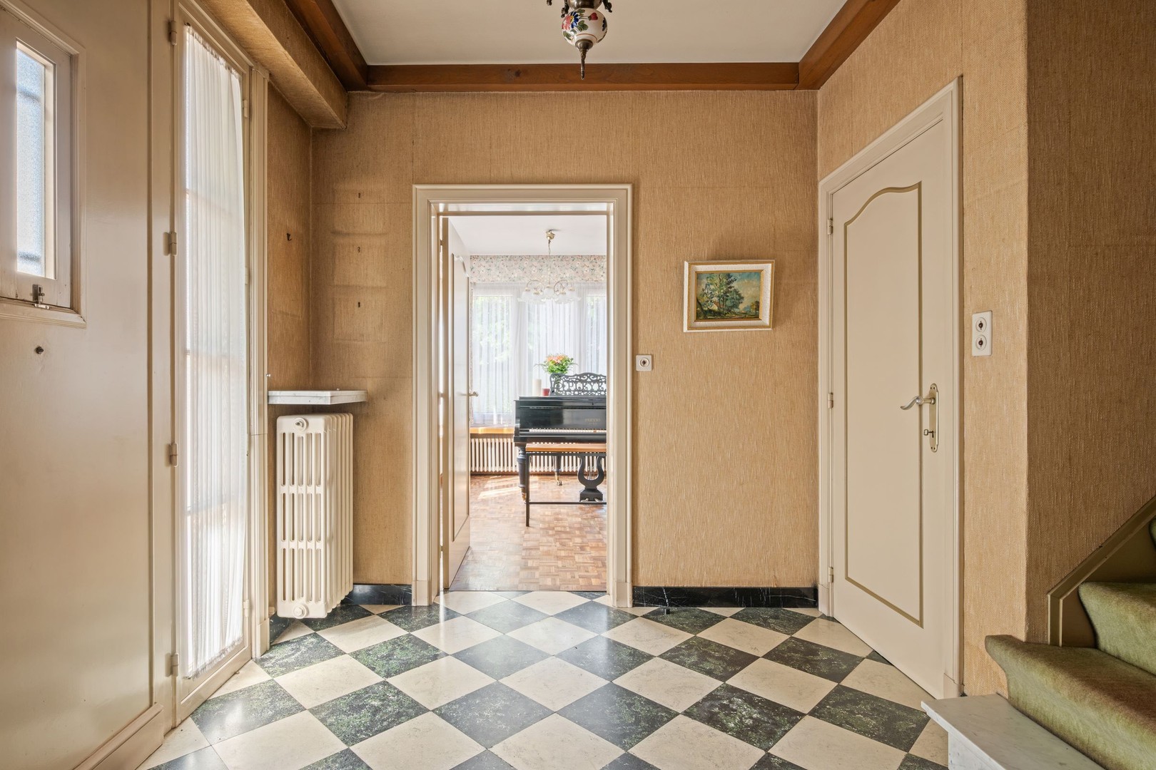 Robuuste halfopen te renoveren woning van de gekende Kortrijkse architect Poly Scherpereel met 3 volwaardige verdiepingen en verrassend ruimtes - foto 5