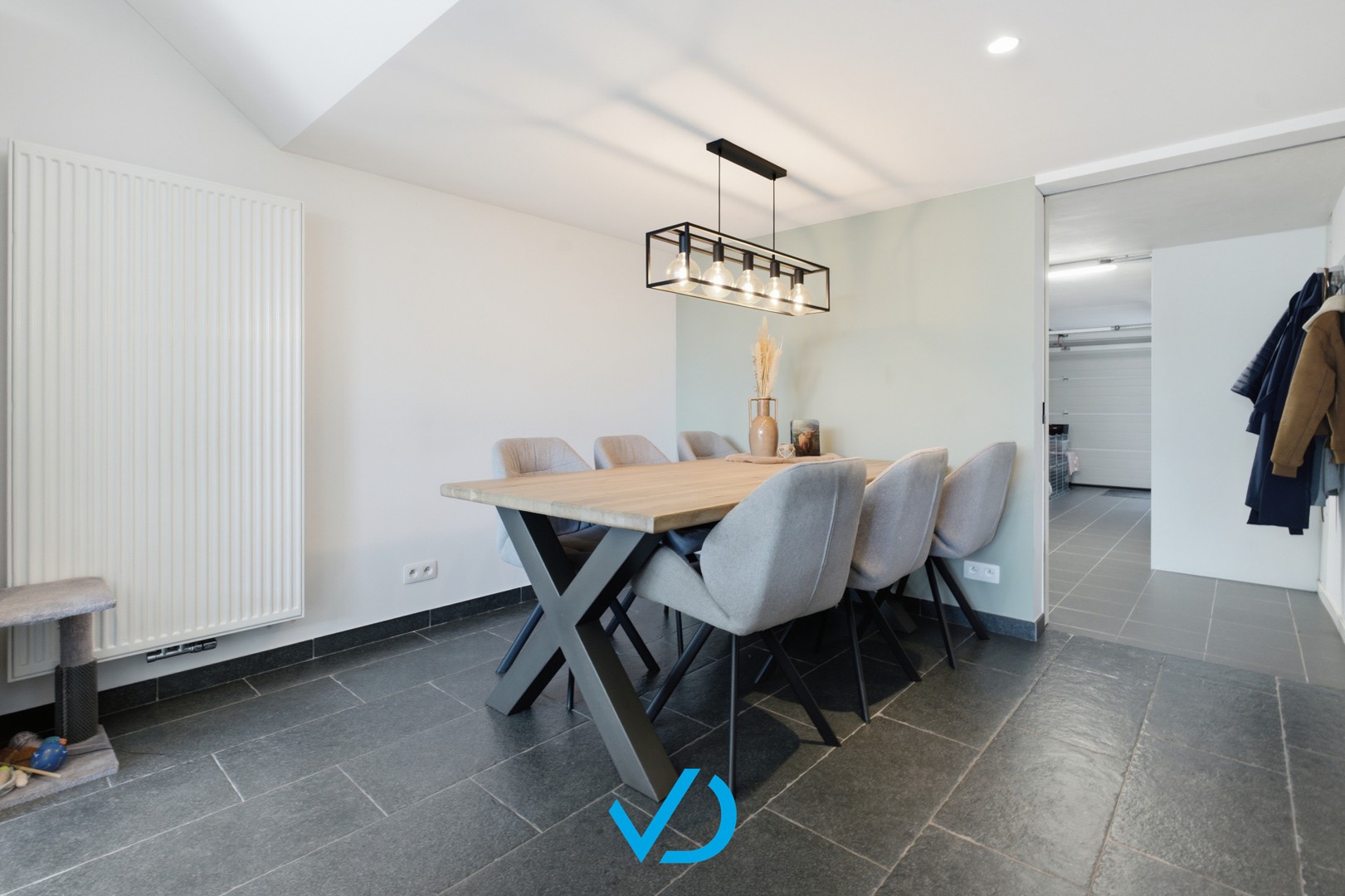 Volledig gerenoveerd wonen met prachtige tuin en verrassend veel ruimte in Nieuwkerke! - foto 4