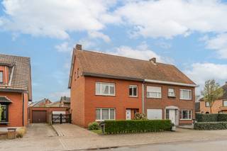 Te Koop: Charmante woning met potentieel nabij het centrum van ArendonkOp een uiterst gunstige locatie, vlak bij het centrum van Arendonk, staat deze...