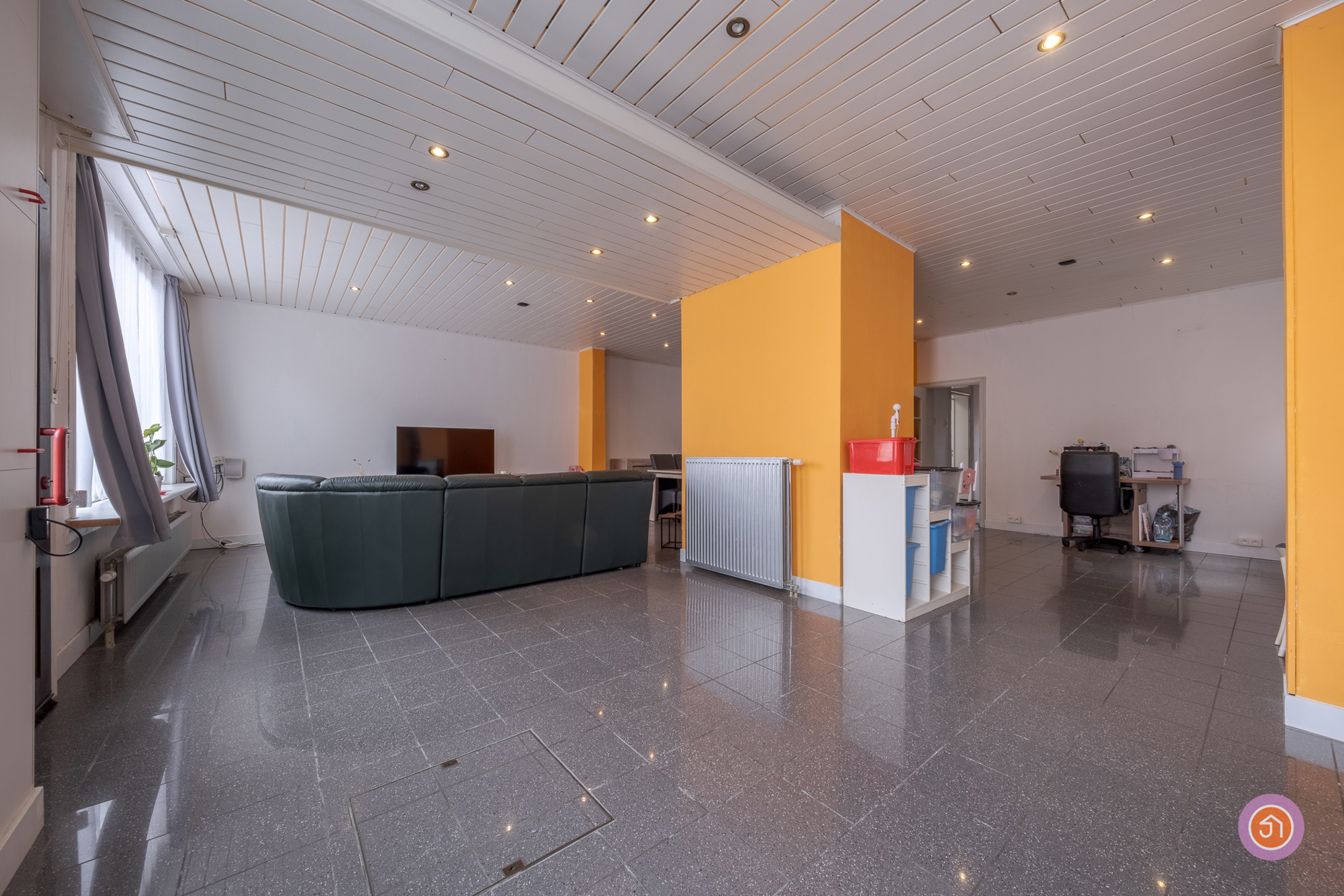 Ruime woning met achteruitweg en garage - foto 4