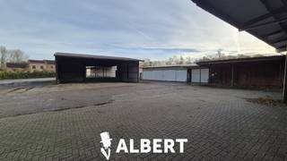 Deze functionele bedrijfshal maakt deel uit van een ruim industrieel terrein van 1,7 hectare, gunstig gelegen op slechts 7,5 km van het centrum...