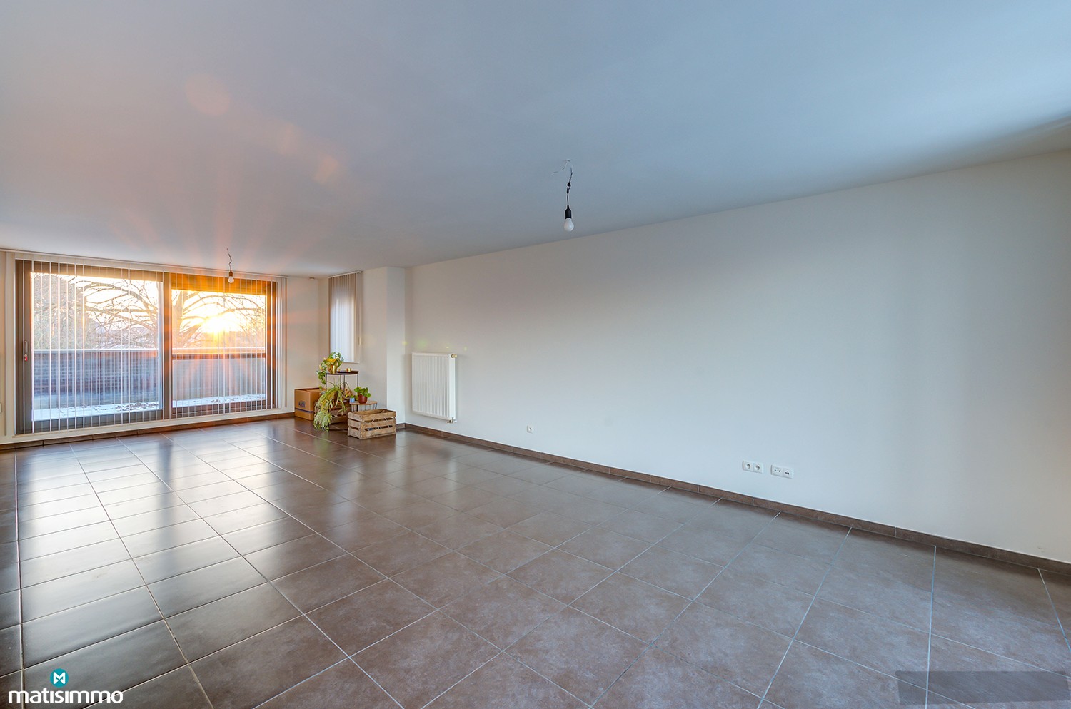 DUPLEXAPPARTEMENT MET 2 SLAAPKAMERS, 1 CARPORT, 1 AUTOSTAANPLAATS, TERRAS, AIRCO EN ZONNEPANELEN TE GROTE-SPOUWEN - foto 4