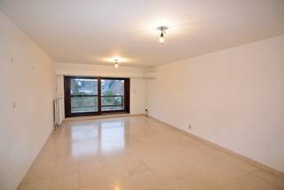 OMSCHRIJVING:- VERDIEPING 2: Inkomhal, gang met vestiarenis, woonkamer (6,54 x 4,00 m) met schuifraam die toegang biedt tot het terras (3,20 x 1,24...