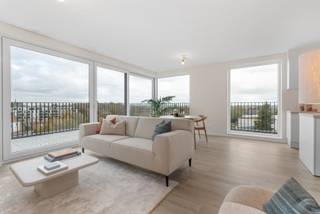 LANCERING - RESIDENTIE TINE | Energiezuinige & kwalitatieve appartementen<br /><br />Residentie Tine bestaat uit 14 hoogwaardig afgewerkte appartementen. Er wordt gebruik gemaakt van vooruitstrevende technieken en architectuur. Elk appartement is voorzien van een warmtepomp, vloerverwarming en zonnepanelen, twee slaapkamers, badkamer, apart toilet, berging, volledig uitgeruste keuken en zeer ruime terrassen. <br /><br />Het project geniet van een perfecte bereikbaarheid, een absolute troef van deze residentie. Winkelen, onderwijs, genieten en ontspanning,… allemaal op een boogscheut verwijderd zowel te voet als met de fiets. Ook het vernieuwde station is vlot bereikbaar.<br /><br />Het project biedt tal van voordelen: <br /> - warmtepomp & zonnepanelen <br /> - gebruik van kwalitatieve materialen <br /> - vlotte bereikbaarheid <br /> - 6% BTW mogelijk<br /> - duurzaam en toekomstgericht<br /><br />Mogelijkheid tot aankoop van ondergrondse garage, autostaanplaats of berging.<br /><br />Verkoop onder btw-stelsel (ook 6% btw mogelijk) <br />E-Peil 30 <br /><br />Contacteer ons vrijblijvend voor meer info of vraag naar onze projectbrochure! <br /><br />Meer info op www.vastgoedvanoverschelde.be/projecten