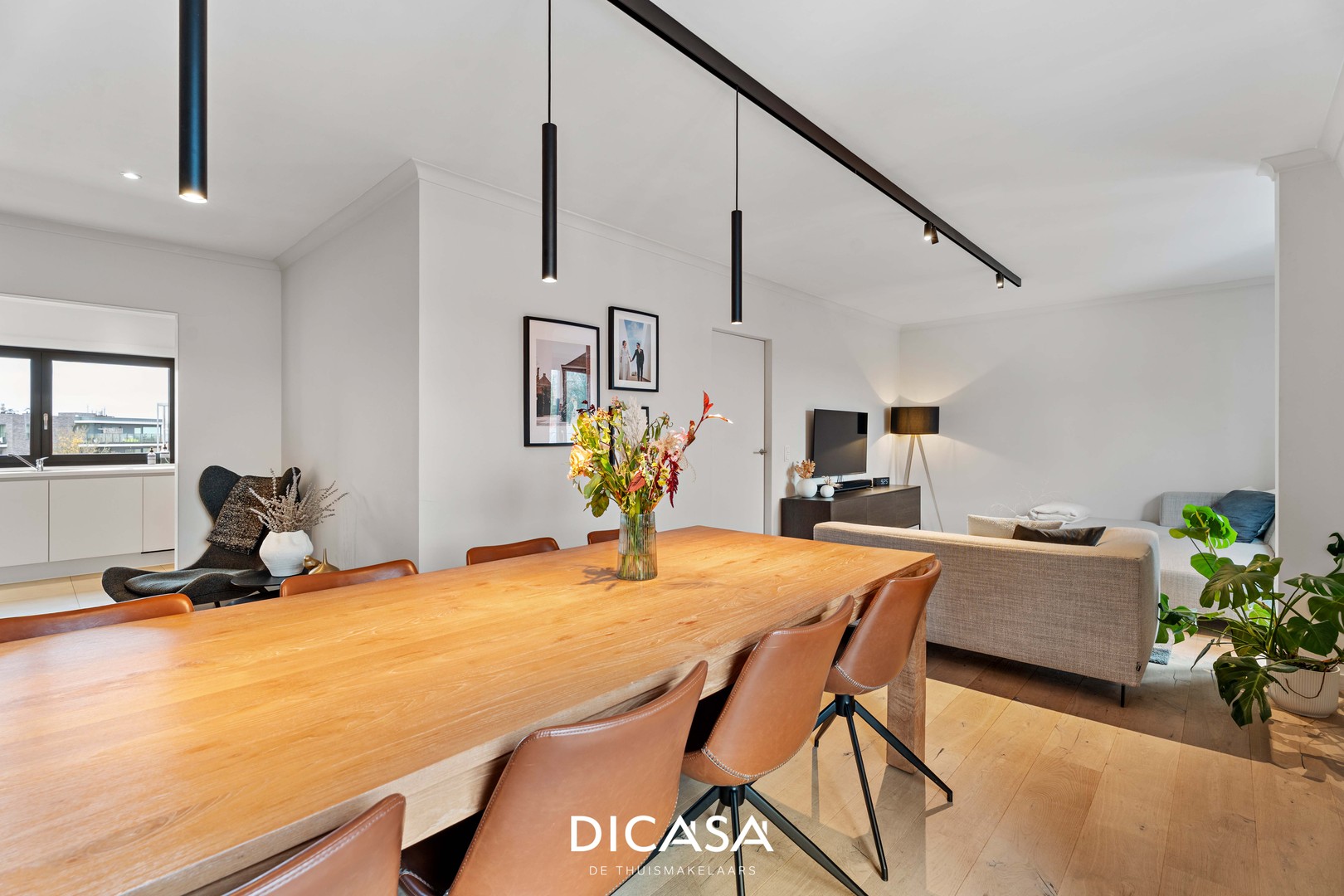 Instapklaar duplexappartement met 2 slaapkamers en ruim terras in hartje Roeselare - foto 4