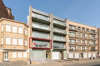 koop: gezellig appartement in Sint-Idesbald, op korte afstand van de zeedijk en het centrum.

<p> </p>

<p>Dit prachtig appartement, gebouwd in 2001, ligt op Oostendelaan 63 en biedt een comfortabele indeling met twee slaapkamers. Het zongerichte terras vormt een heerlijke plek om te genieten van de buitenlucht, terwijl de ligging nabij de zeedijk en het openbaar vervoer zorgt voor een optimale bereikbaarheid en een vakantiegevoel het hele jaar door.</p>

<p> </p>

<p>Belangrijkste ruimtes:<br />• Inkomhal met toegang tot de leefruimte<br />• Living met veel lichtinval en directe toegang tot het terras<br />• Keuken met functionele indeling<br />• Twee slaapkamers, ideaal voor gezin of gasten<br />• Badkamer met douche en wastafel<br />• Apart toilet<br />• Zongericht terras, perfect voor ontspanning<br />Berrging</p>
​​​​

<p> </p>

<p>Troeven:<br />• Zongericht terras<br />• Nabij de zeedijk<br />• Twee slaapkamers</p>

<p> </p>

<p>Neem vandaag nog contact op met je ERA-makelaar voor een bezoek.<br />058 51 92 95 of op simon@eraservimo.be</p>

<p> </p>

<p>JOUW DROOMAPPARTEMENT. ZO GEVONDEN!</p>