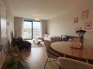 LUXUEUS, KWALITATIEF EN ENERGIEZUINIG APPARTEMENT MET 2 SLAAPKAMERS, GROOT TERRAS 20M², BINNEN-AUTOSTAANPLAATS, KELDER EN AANGENAME BINNENTUIN2de...