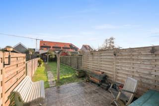 <p><strong>Blankenberge: Woning met zonnige tuin en 3 slaapkamers te koop!</strong></p>

<p>In de Blankenbergse Dijk 16 vinden we deze op te frissen woning met 3 slaapkamers en zonnige tuin te koop. Deze woning bevindt zich in een aangename wijk nabij supermarkten, scholen en openbaar vervoer.</p>

<p><strong>Indeling:</strong></p>

<p>Gelijkvloers: Inkomhal, woonkamer, keuken met eetplaats, badkamer en slaapkamer 1.</p>

<p>1e verdieping: 2 ruime slaapkamers.</p>

<p><strong>Troeven:</strong></p>

<ul><li>Zonnige tuin met tuinhuis.</li><li>Verzorgde staat.</li></ul>

<p>Meer informatie? Contacteer Maarten op het nummer 050 42 58 98</p>