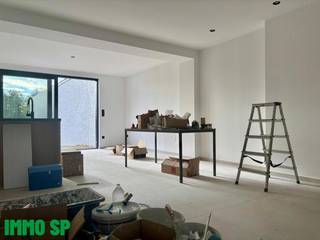 Op zoek naar een comfortabele woning met een warme uitstraling én praktische indeling? Deze charmante woning met 3 slaapkamers, ruime leefkeuken...