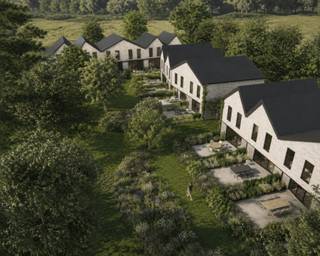 Dit energiezuinige duplex nieuwbouwappartement op de eerste verdieping bevindt zich op een centrale ligging, op wandelafstand van het centrum van Balen.<br /><br />Via de inkomhal met gastentoilet komt u terecht in de lichtrijke leefruimte. Deze open woonomgeving omvat een gezellige zithoek, een eetplaats en een moderne open keuken. De keuken is uitgerust met inductiekookplaat, combi-oven, koelkast, vaatwasser, afzuigkap. Vanuit de leefruimte heeft u rechtstreeks toegang tot het ruime terras van 17 m². Op het terras kan u genieten van het achterliggende groen.<br /><br />De nachthal geeft toegang tot twee volwaardige slaapkamers en een comfortabele badkamer uitgerust met inloopdouche en dubbele wastafel. Verder is er nog een praktische berging/wasplaats. Via de private lift of de trap heeft u toegang tot de tweede verdieping. Hier bevindt zich nog een slaapkamer met dressing en een badkamer met ligbad, inloopdouche en enkele wastafel.<br /><br />De appartementen zijn ontworpen met oog voor energiezuinig en duurzaam wonen. Dankzij hoogwaardige isolatiematerialen, PVC-ramen met driedubbele beglazing en de toepassing van hernieuwbare technieken geniet u van een aangenaam wooncomfort en een laag energieverbruik. Daarnaast is ook een regenwaterrecuperatiesysteem voorzien.<br /><br />Indien voldaan aan de voorwaarden kan u genieten van het verlaagd btw-tarief van 6% bij aankoop van dit nieuwbouwappartement. De geadverteerde prijs is excl. aankoopkosten (BTW en registratierechten). Inbegrepen is de afwerking zoals voorzien in het lastenboek.<br /><br />Bijzonderheden:<br />* Mogelijkheid aankoop verlaagd btw-tarief 6% i.p.v. 21%<br />* Energieneutraal<br />* Centrale ligging<br />* Regenwaterrecuperatiesysteem<br />* Gemeenschappelijke parktuin