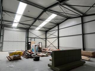 Ben je op zoek naar een praktische opslag- of werkruimte op een strategische locatie aan de Westkust? Deze loods van 210 m² in Wulpen biedt de...