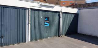 <br />Garage fermée dans un complexe de garages sécurisé situé dans la rue Westkapellestraat à <strong>8301 Knokke-Heist. À louer sur une base annuelle ou par jour...</strong><br /><br /><br /><br /><span><strong>Location sous conditions ; Voir www.more.be, "annexes" et sous réserve de disponibilité.</strong></span>